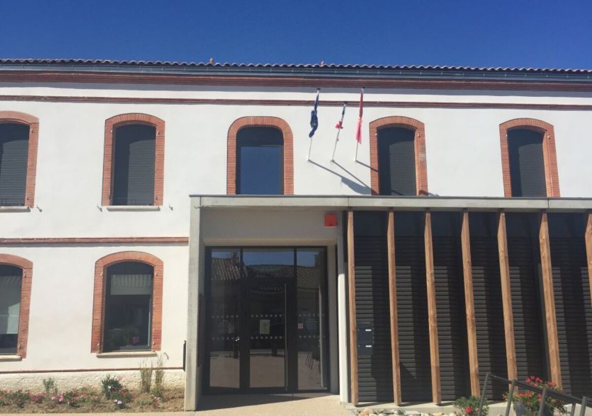 Maison de maître réhabilitée en mairie de Pujaudran opusbati à Toulouse